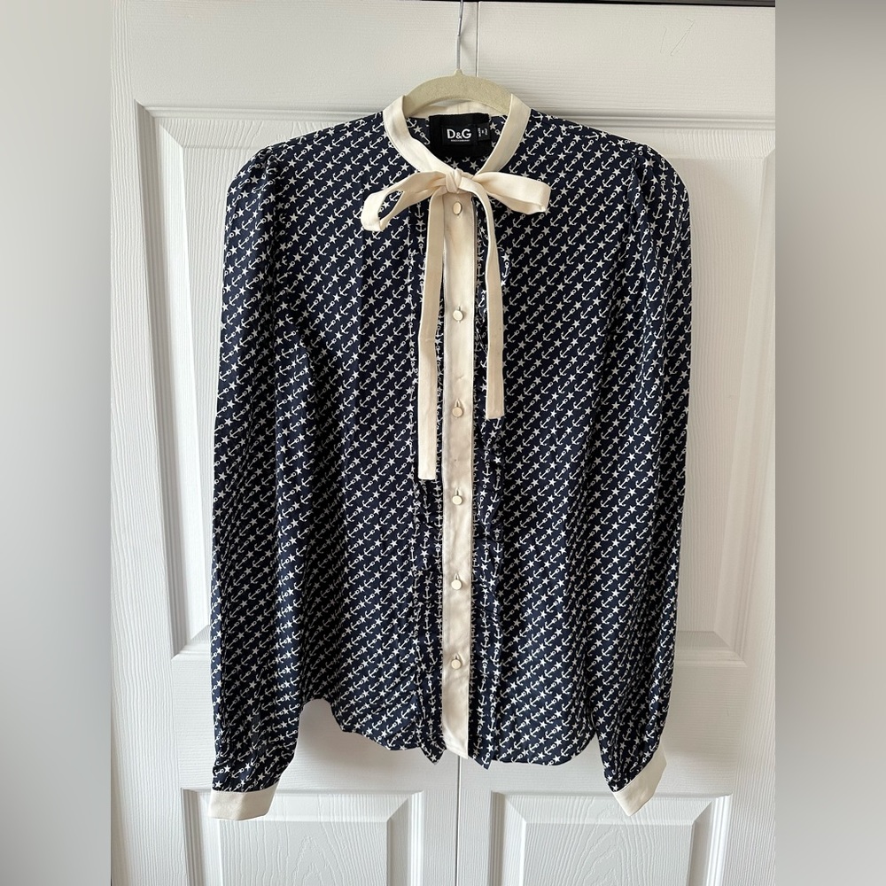 100% Authentic D&G Dolce & Gabbana Navy and Cream Silk Blouse Anchor Bow Size 40